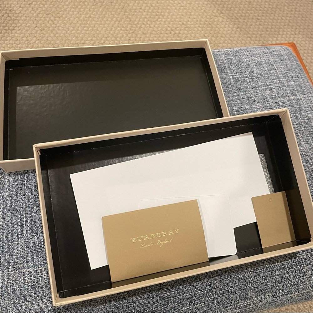 Burberry Wallet - Picture 11 of 12
